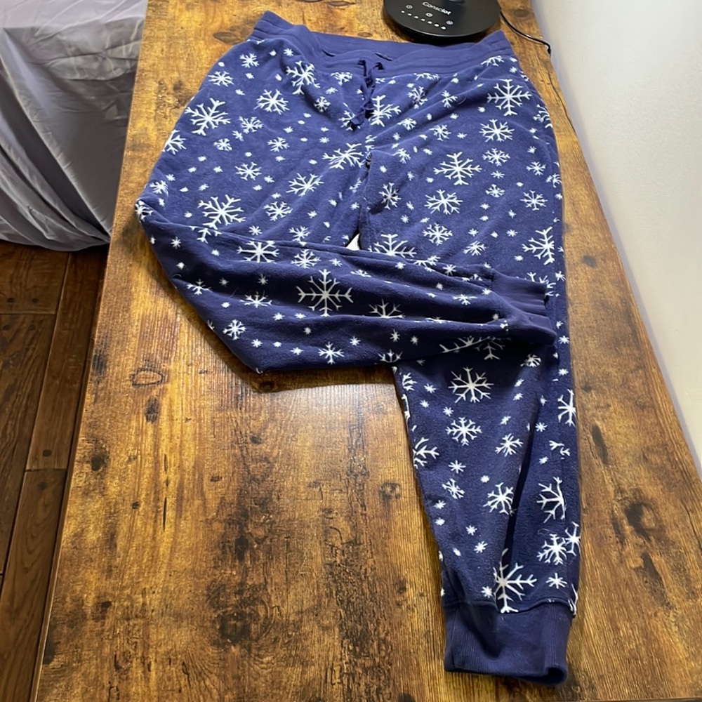 Snowflake fleece jogger